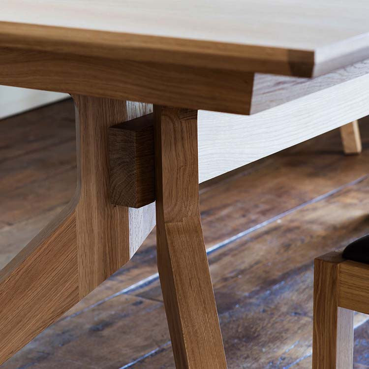 Case Cross Extendable Table