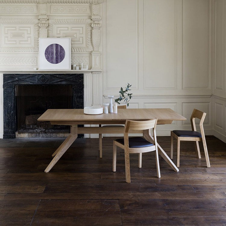 Case Cross Extendable Table
