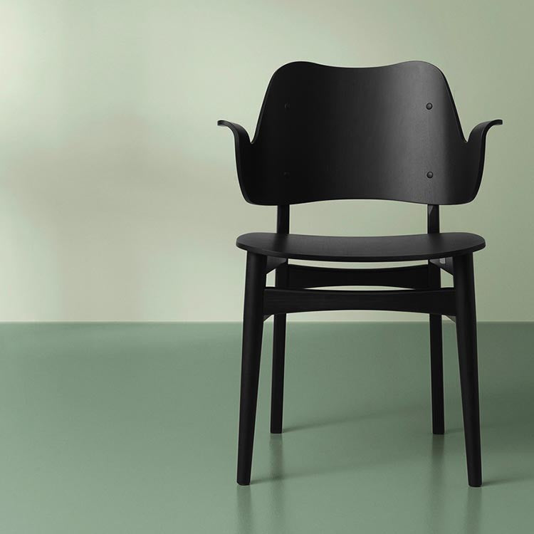 Warm Nordic Gesture Dining Chair